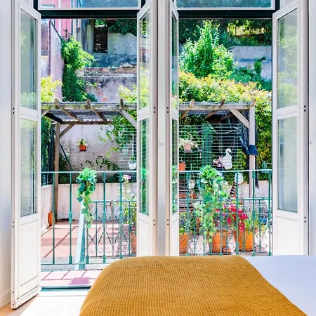 Апартаменти Costa Do Castelo Sky Views